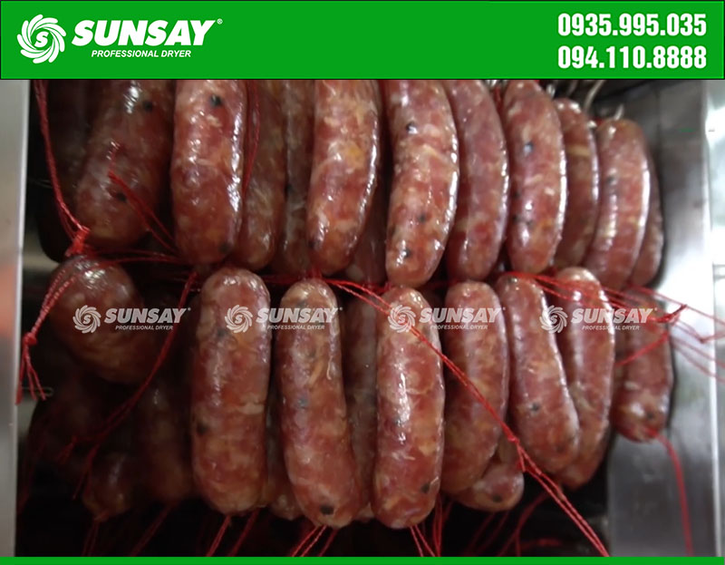 Lạp xưởng sấy bằng máy sấy lạp xưởng