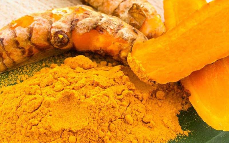 Bột nghệ được nghiền mịn