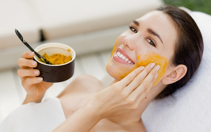 Ứng dụng của bột nghệ trong làm đẹp