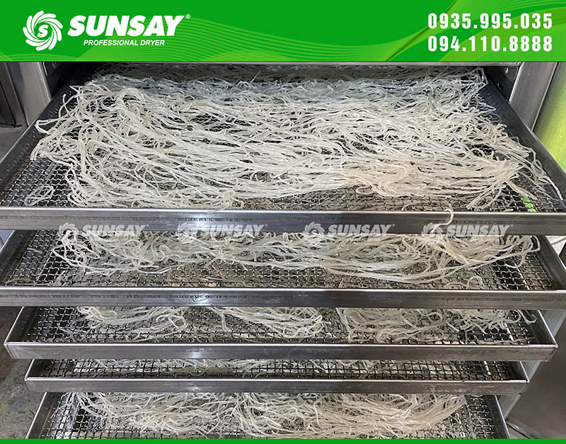 Sấy khô phở bằng máy sấy